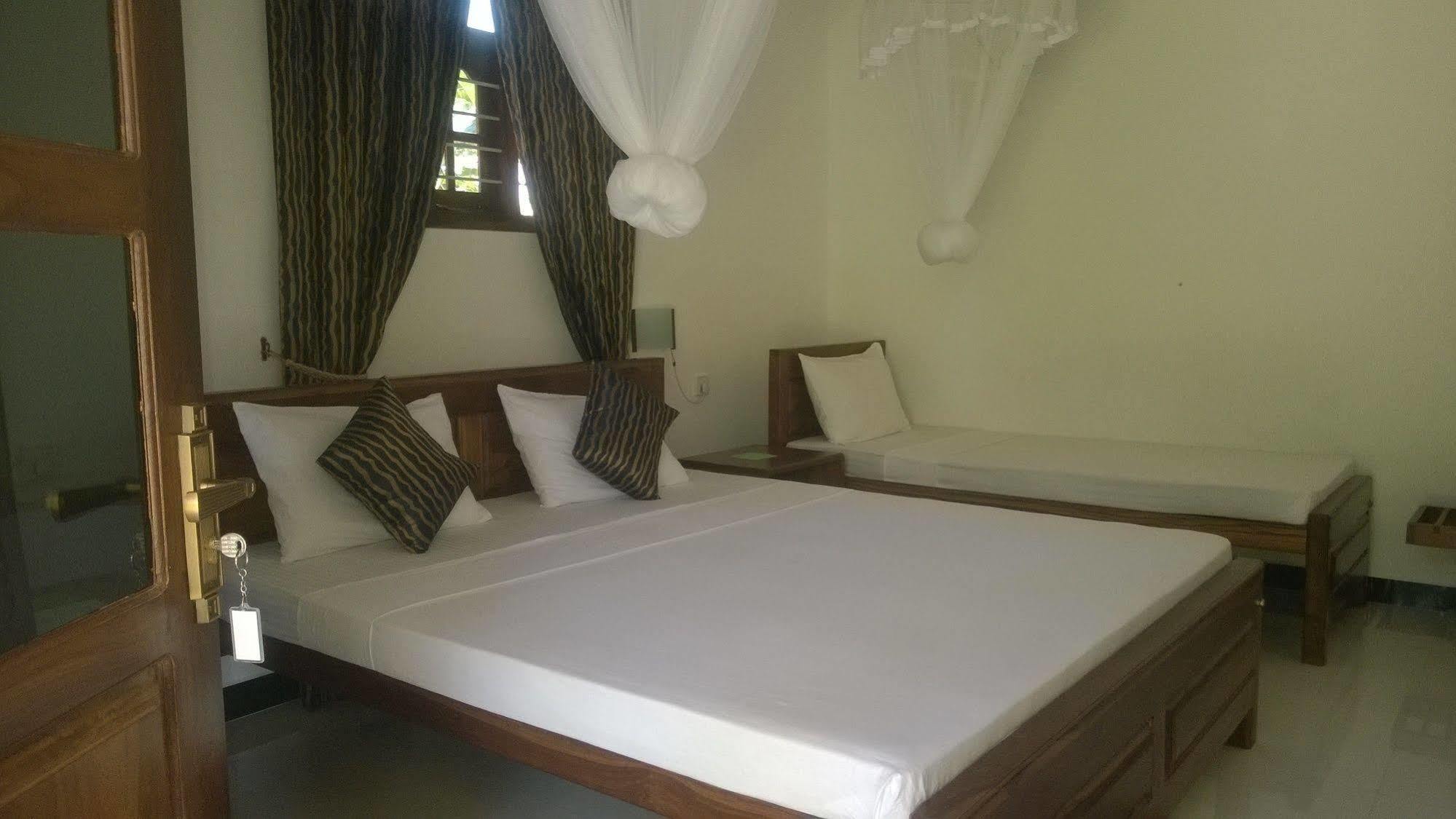 Sigiri Holiday Inn Inamaluwa Екстериор снимка