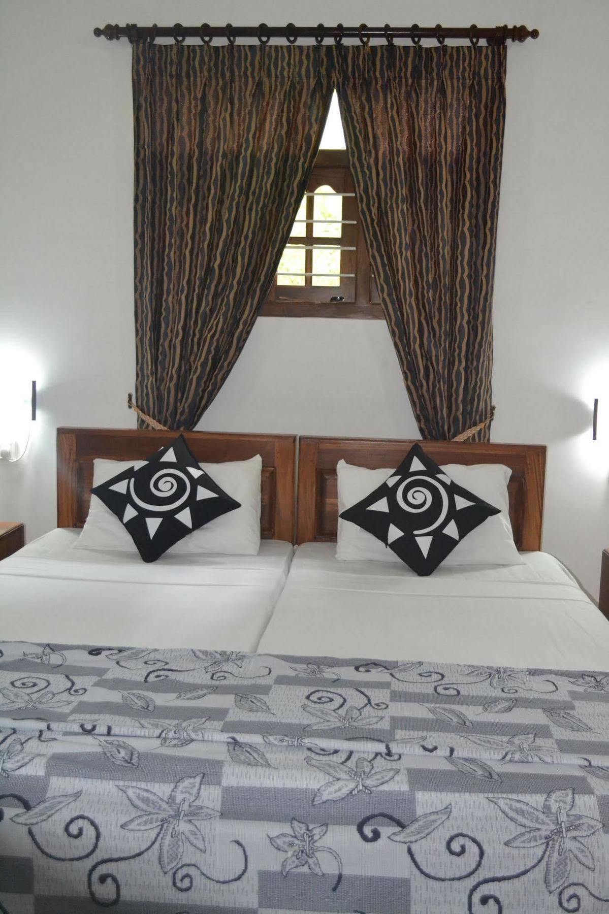 Sigiri Holiday Inn Inamaluwa Екстериор снимка
